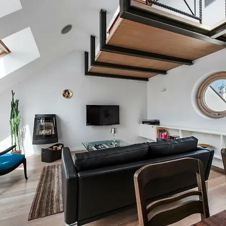 Daire Modern Haven | Stikliu Street Loft *