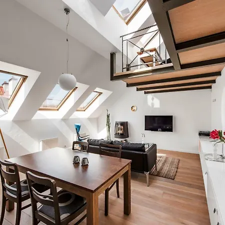Modern Haven | Stikliu Street Loft Daire *